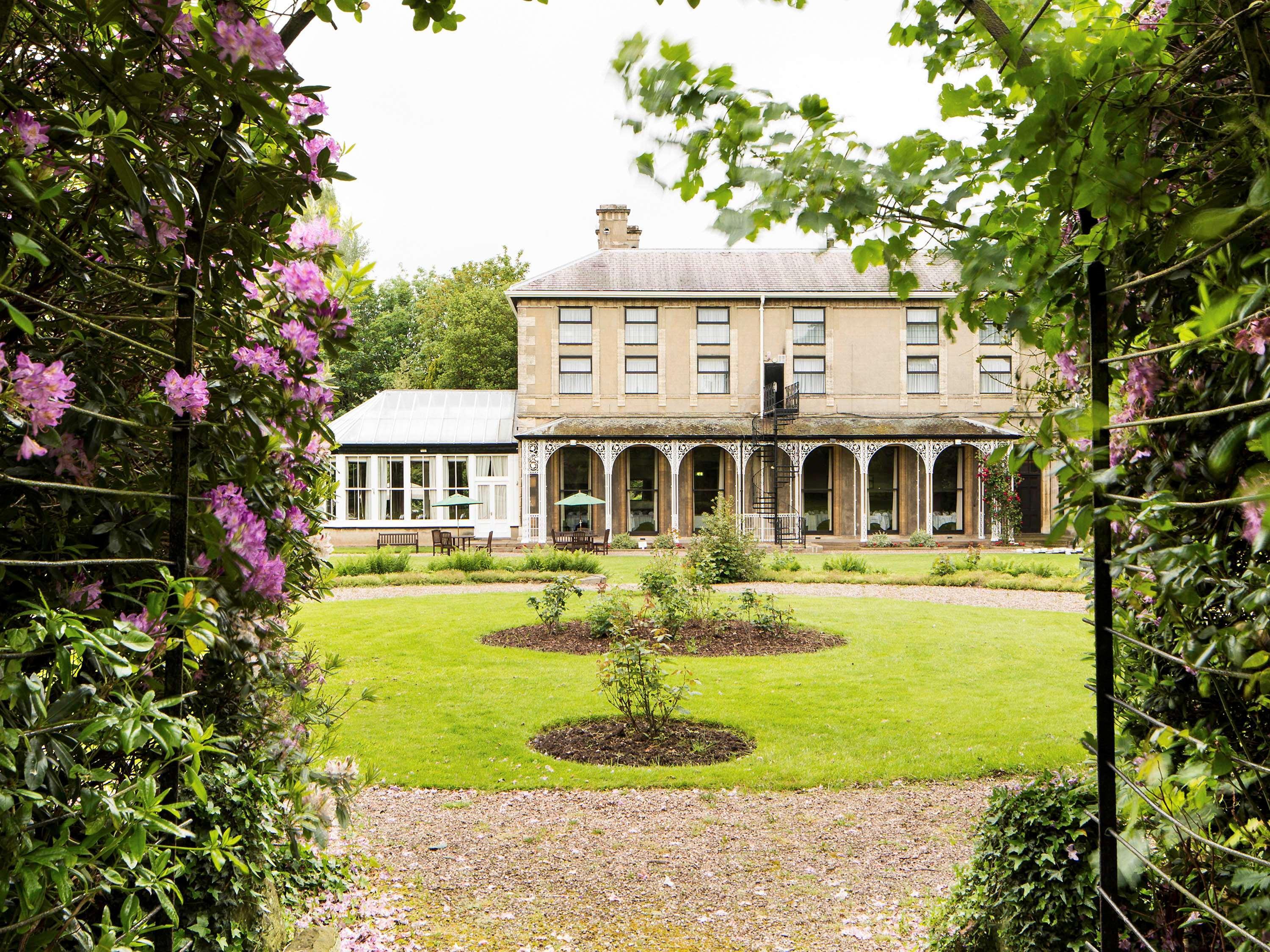 Mercure Burton Upon Trent, Newton Park Exterior photo