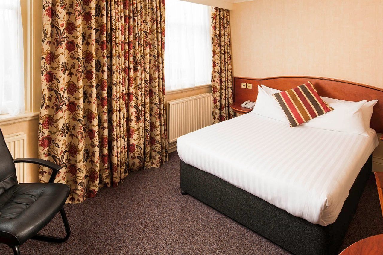 Mercure Burton Upon Trent, Newton Park Exterior photo